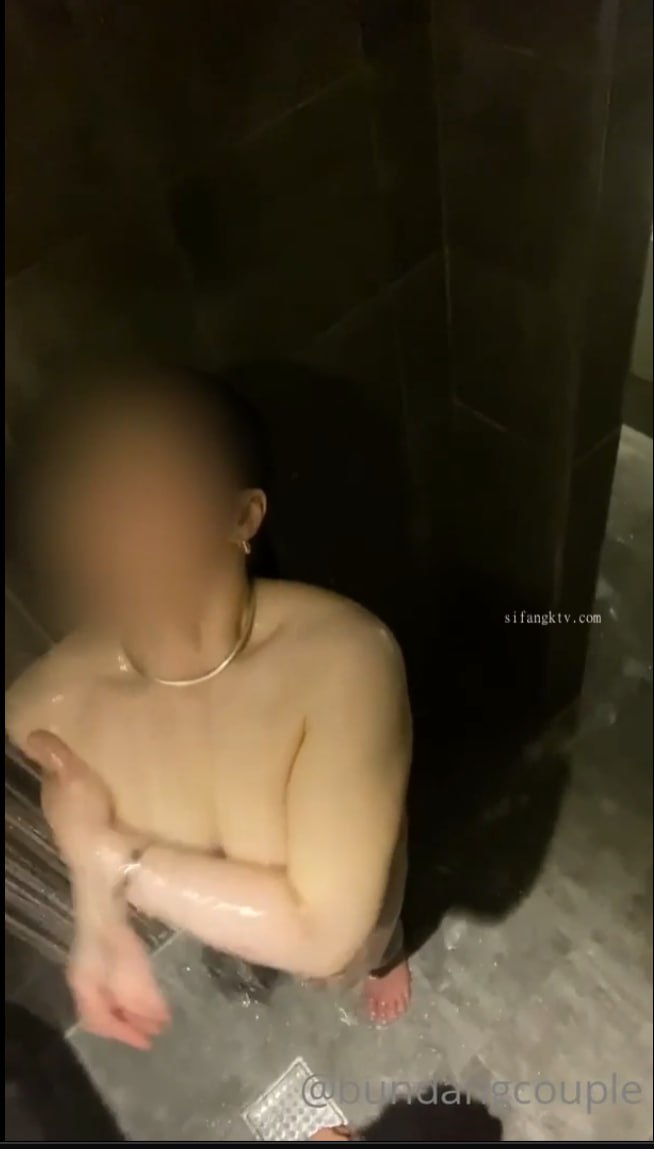 国产AV CCAV69 圣诞礼物户外搭讪突袭路人 小包子